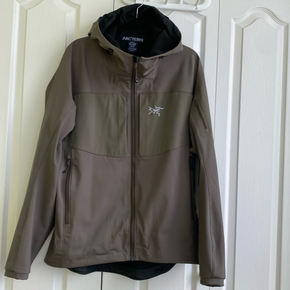 Arc’teryx Men’s Waterproof  Full Front Zip Jacket,  Size XL / TG